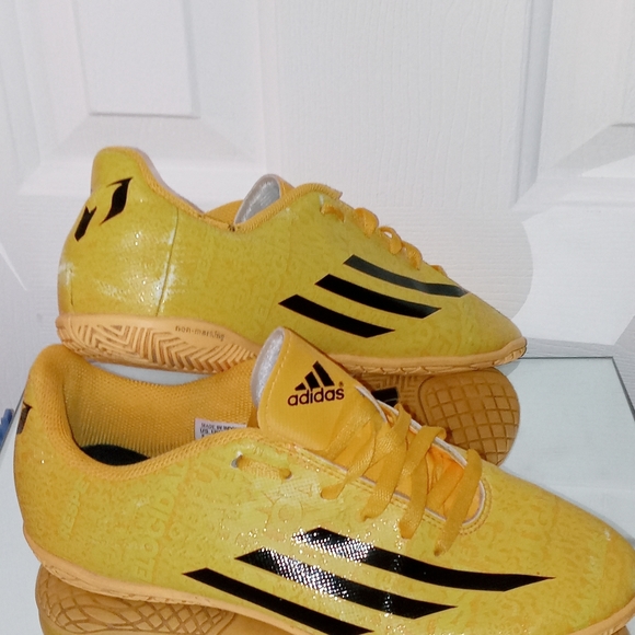 Adidas F5 - Picture 2 of 4